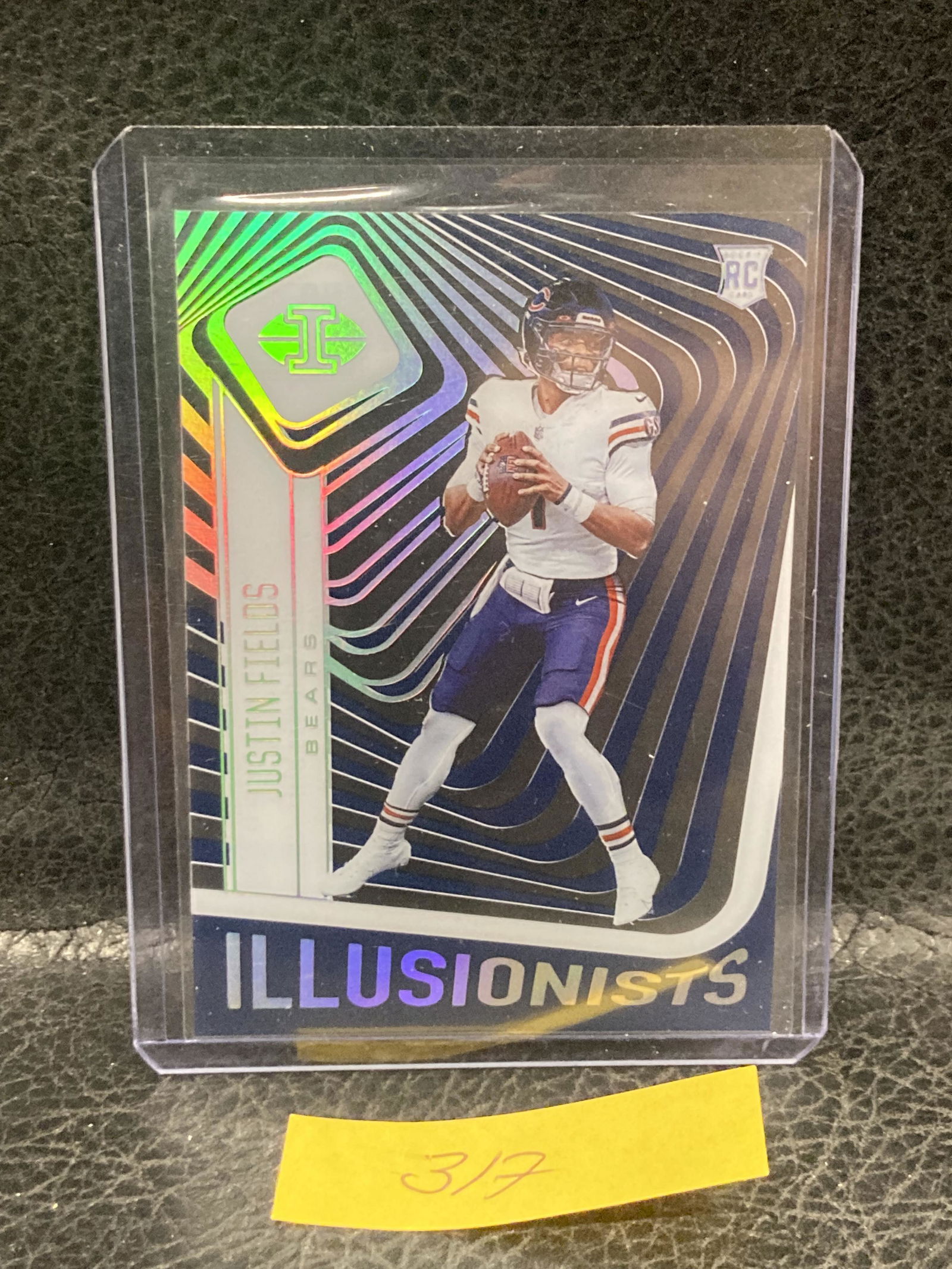 Justin Fields 2021 Nfl Illusions Illusionists Rookie Rc Card Sp #ILL-13 (1 of 2)