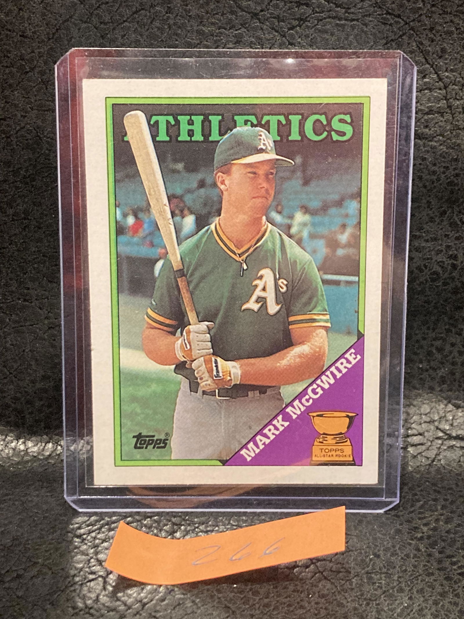 Mark Mcgwire Rookie Gold Cup Topps 1988 #580 Baseball Card (1 of 2)