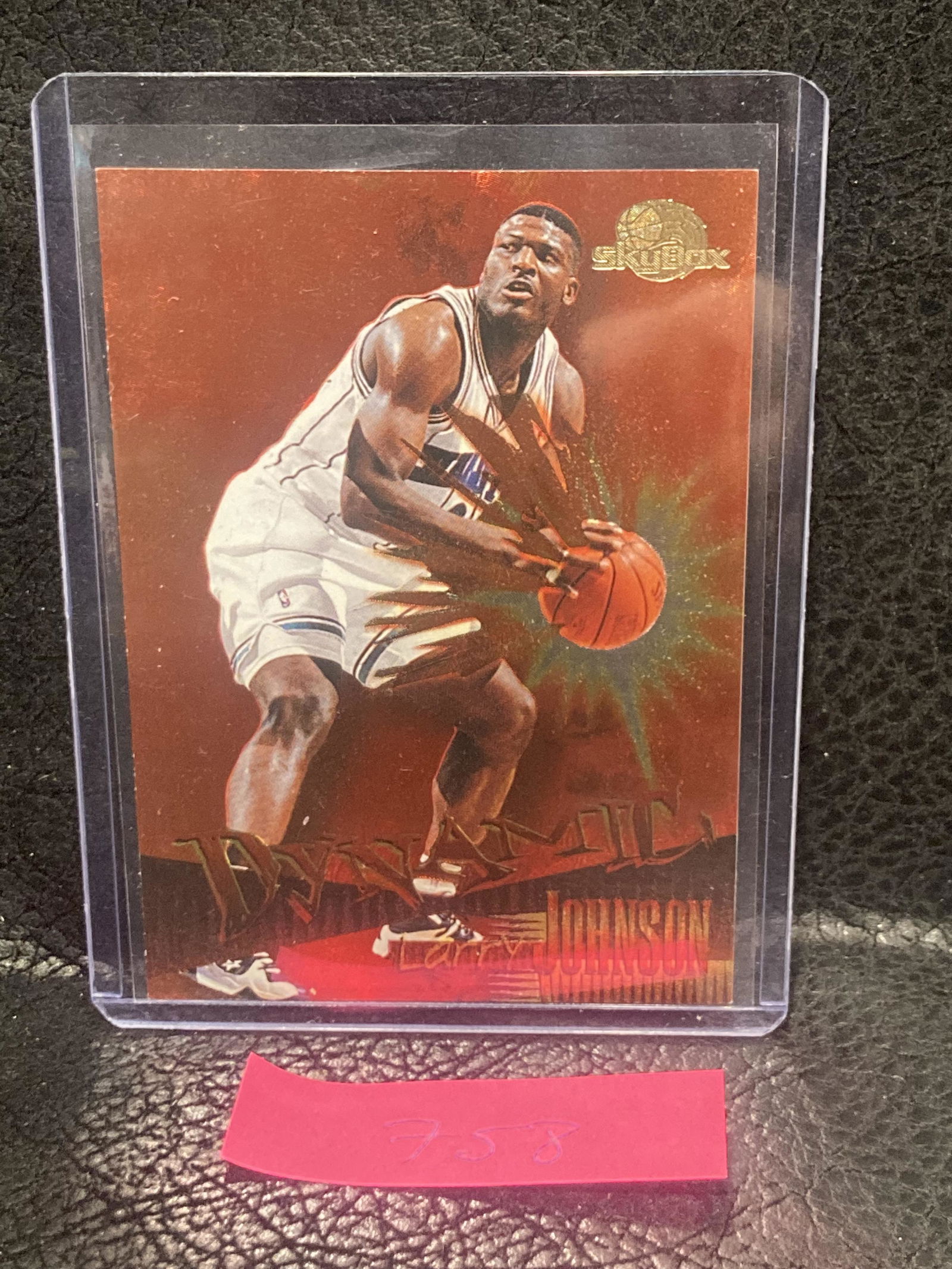 Larry Johnson 1995-96 Skybox Premium Insert Dynamic #D1 Hornets (1 of 2)