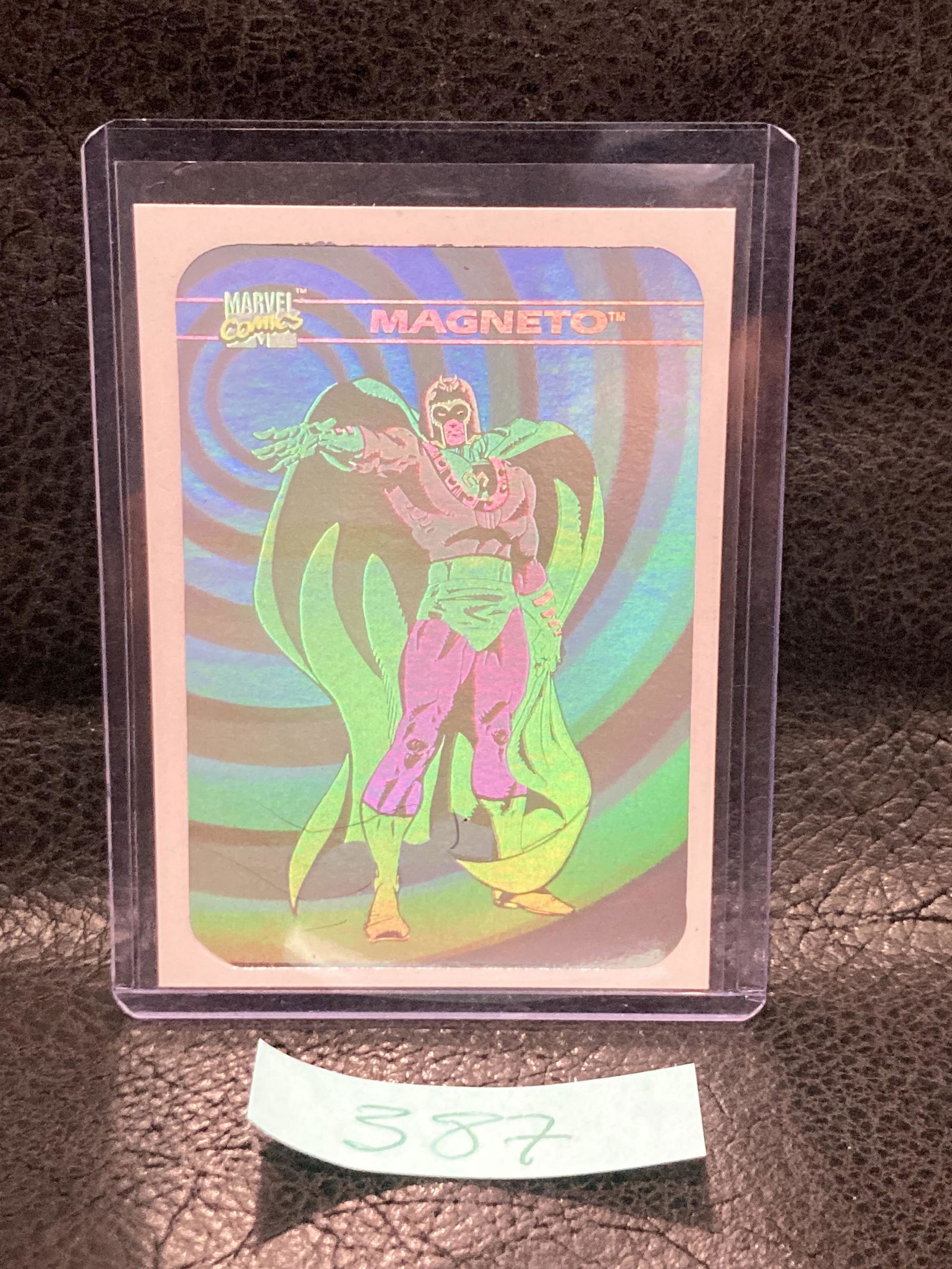 MH4 Wolverine hologram 1990 Impel Marvel Universe Trading Card (1 of 2)