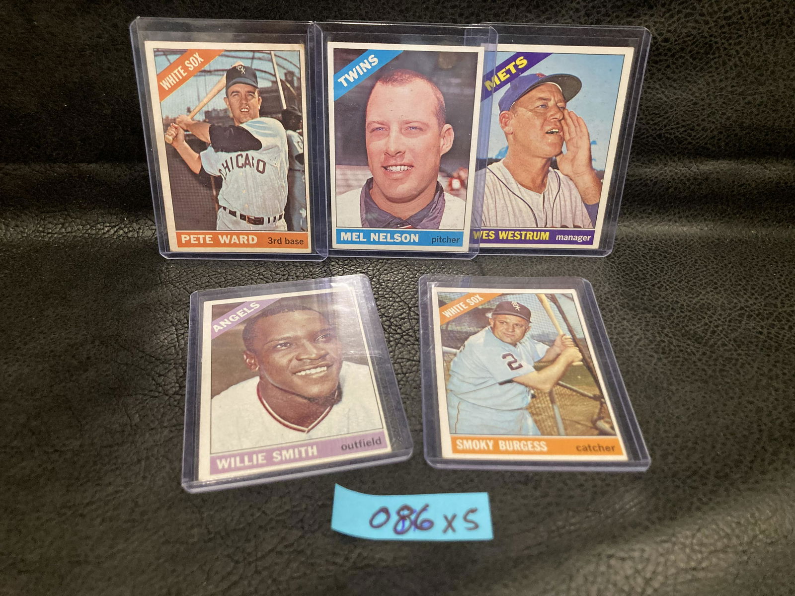 Lot of 5 Vintage Baseball Trading Cards (1 of 2)