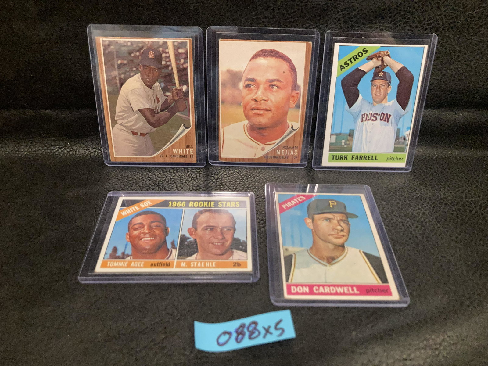 Lot of 5 Vintage Baseball Trading Cards (1 of 2)