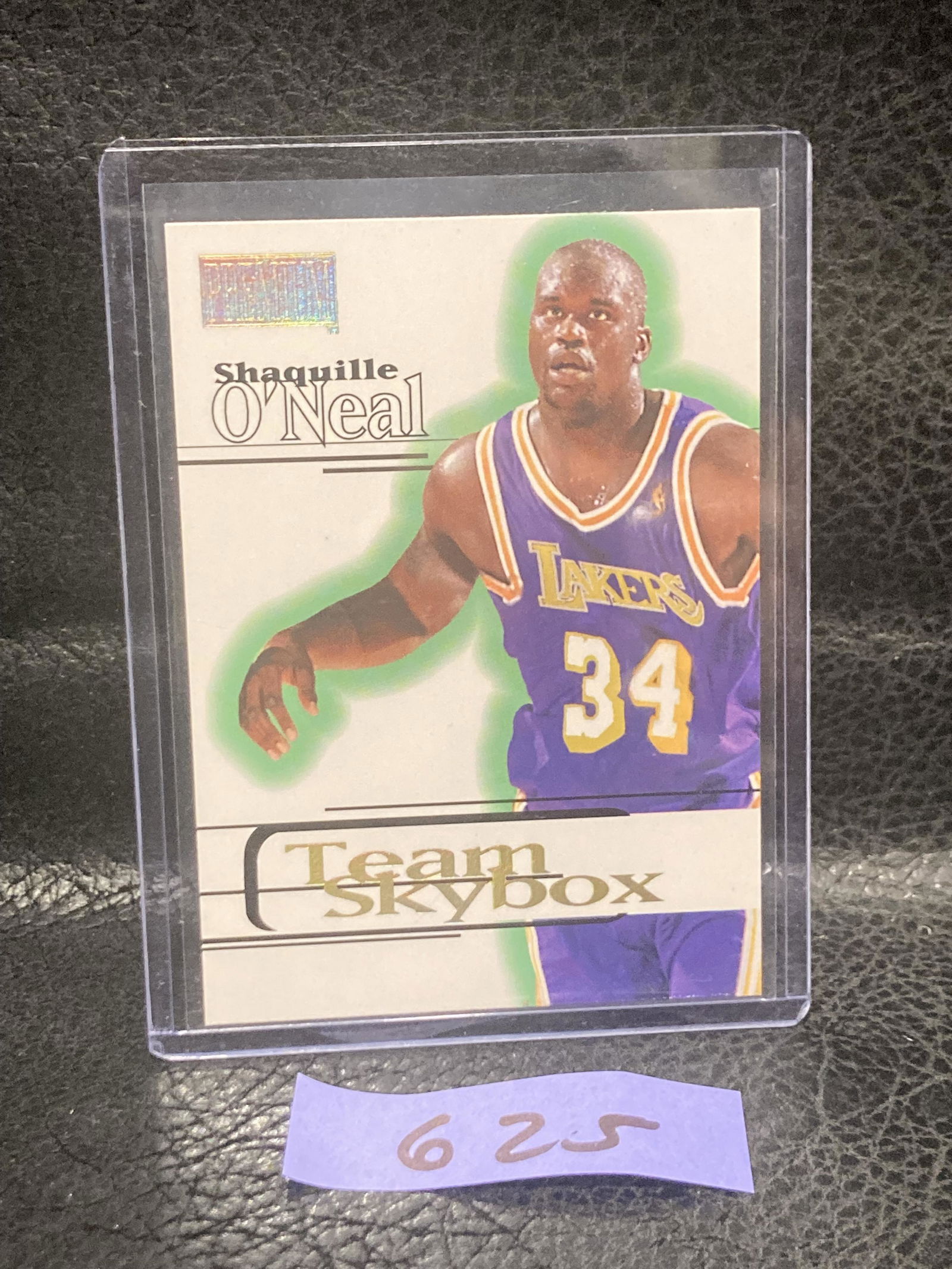 Shaquille Oneal 1997-98 Team Skybox Basketball Card #240 Los Angeles Lakers (1 of 2)