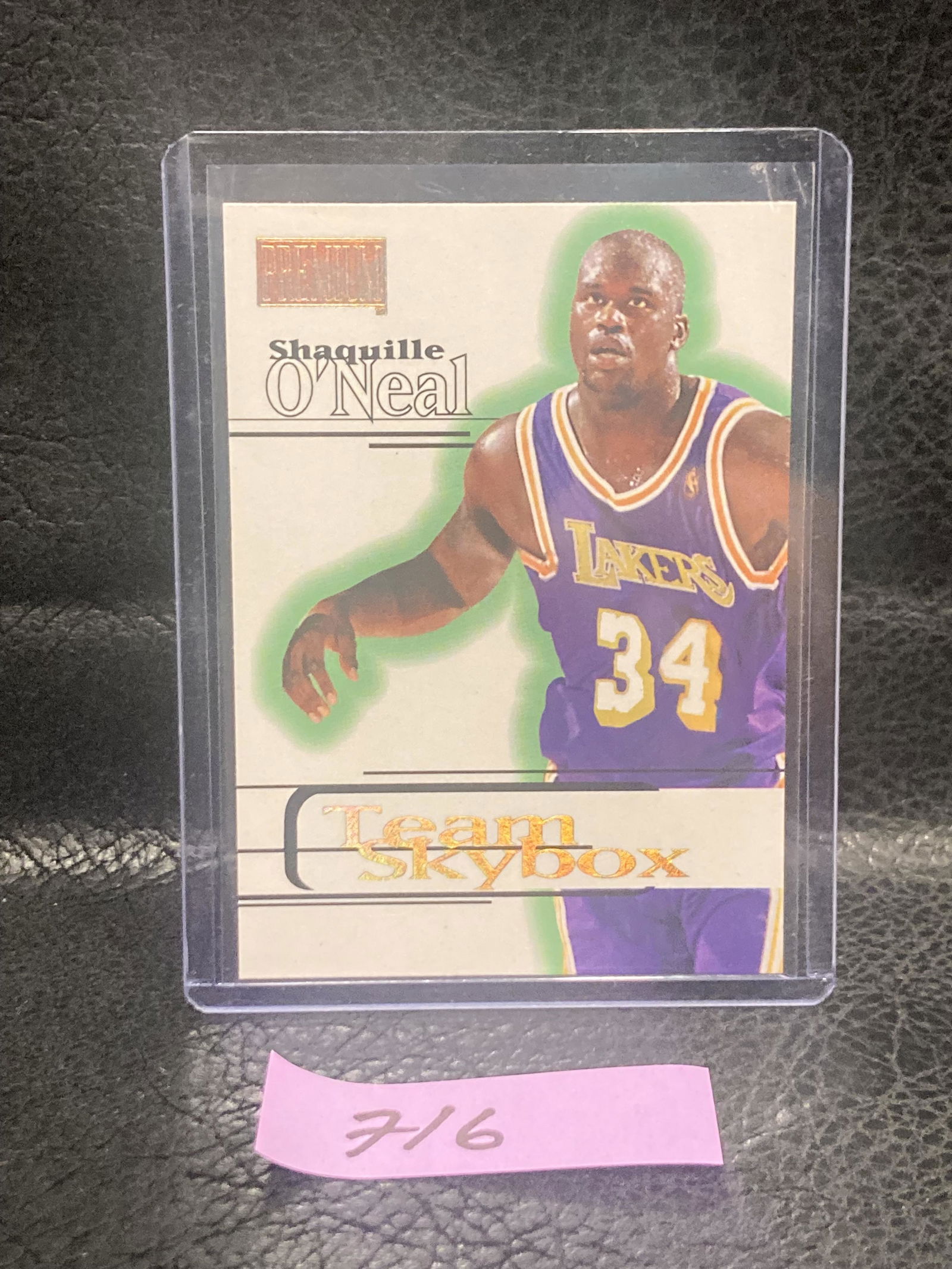 Shaquille Oneal 1997-98 Team Skybox Basketball Card #240 Los Angeles Lakers (1 of 2)