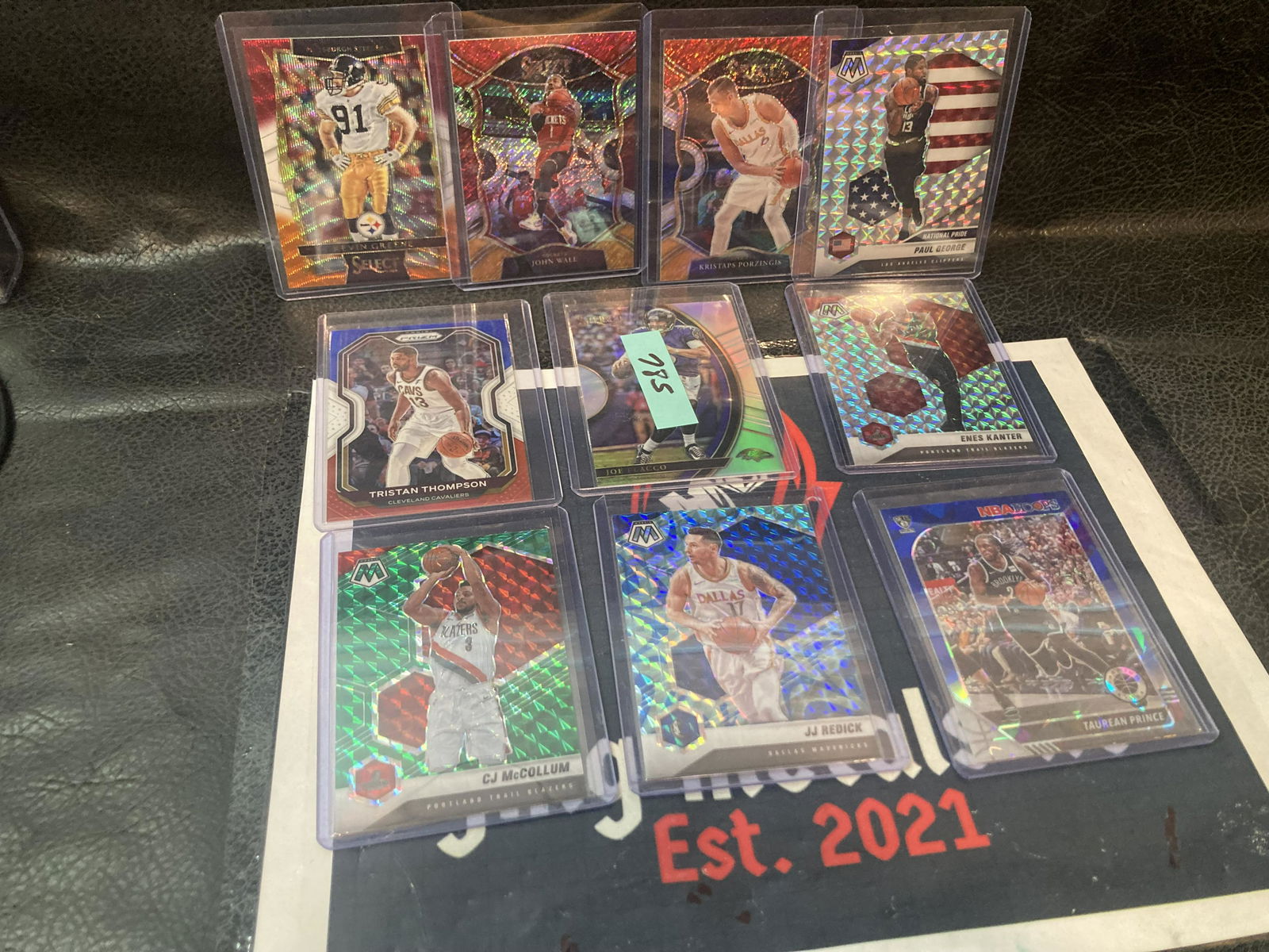 Lot of 10 mixed Sport Card Top Loaded (1 of 2)