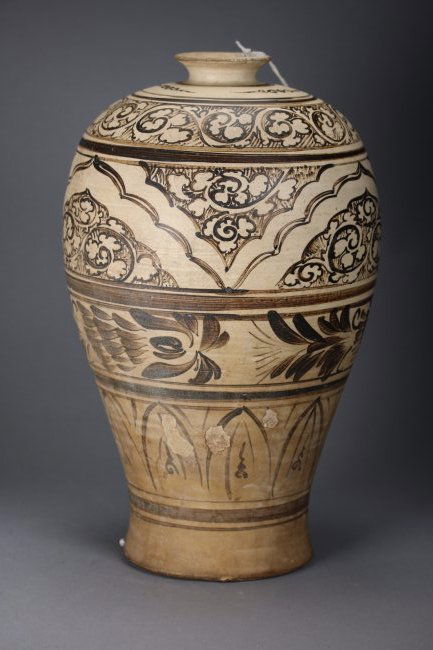 A rare Chinese Cizhou vase,Ming dynasty (1 of 9)