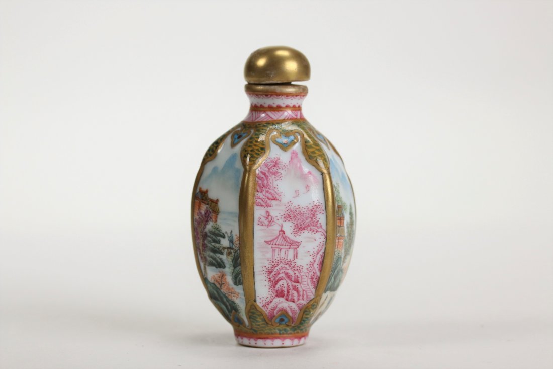 A Chinese enamel porcelain snuff bottle (1 of 5)