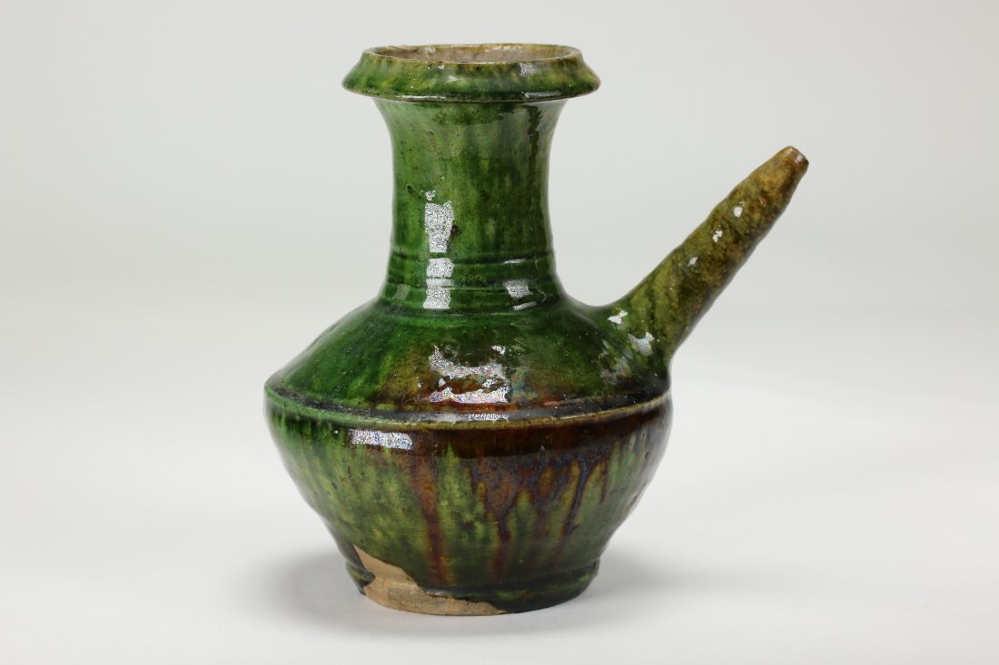 A Chinese green glazed pottery jar,Han Dynasty (1 of 4)