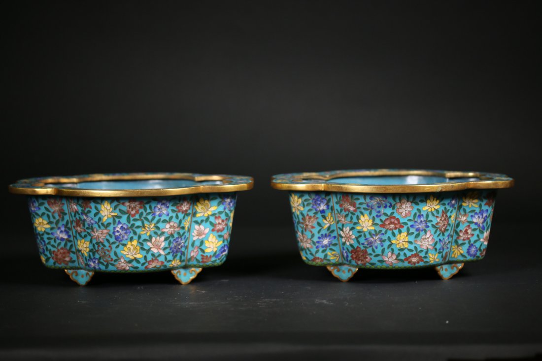 A Pair of Chinese  Cloisonne Pots,Late Qing dynasty (1 of 7)