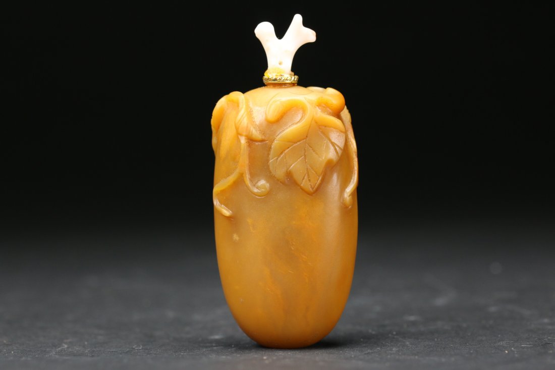 A Chinese Carved Shoushan Snuff Bottle (1 of 6)