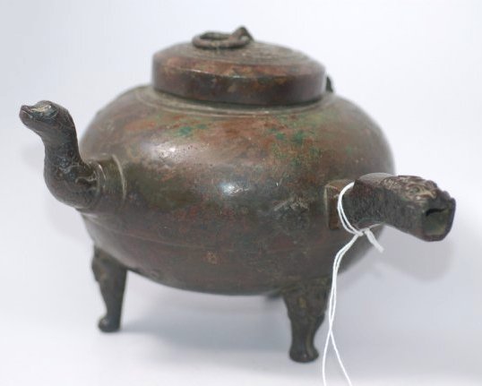 A bronze covered vessel (Hu), Han dynasty (1 of 4)