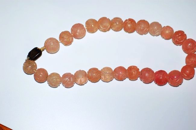 A rosequartz beads necklace (1 of 1)