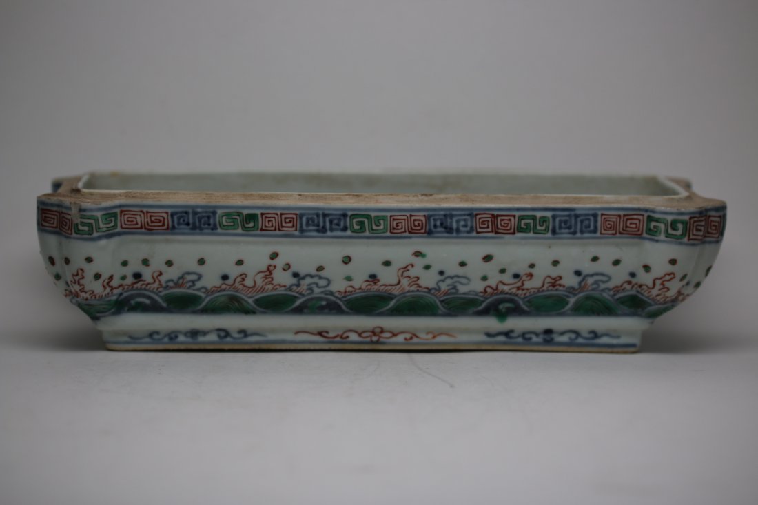 A Chinese porcelain box, Wanli marks (1 of 6)