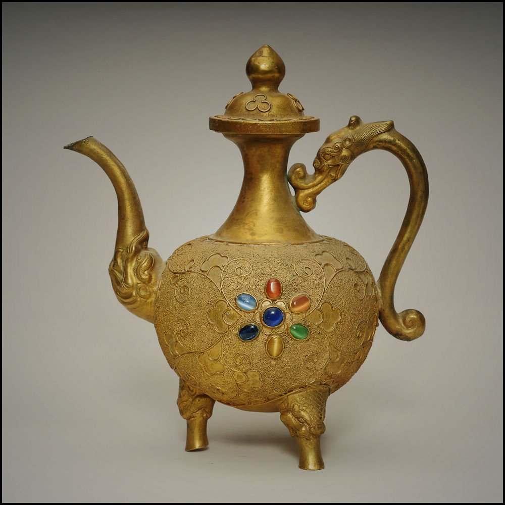 Vintage Chinese Beautiful Rare Gilt Engraving teapot (1 of 5)