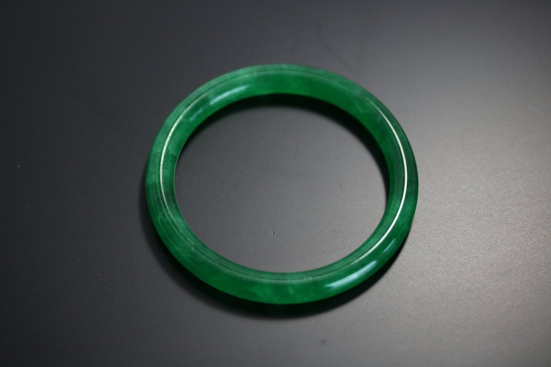 A beautiful Chinese jadeite Bracelet (1 of 3)