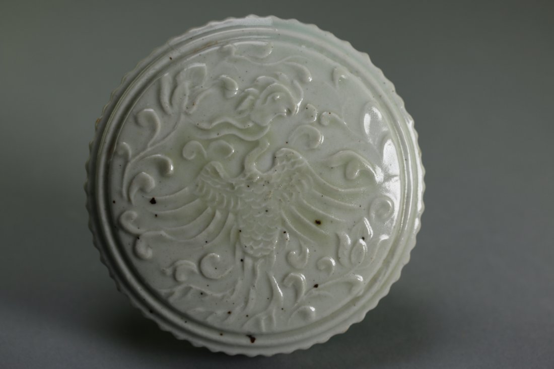 A Chinese Antique Porcelain Box (1 of 4)
