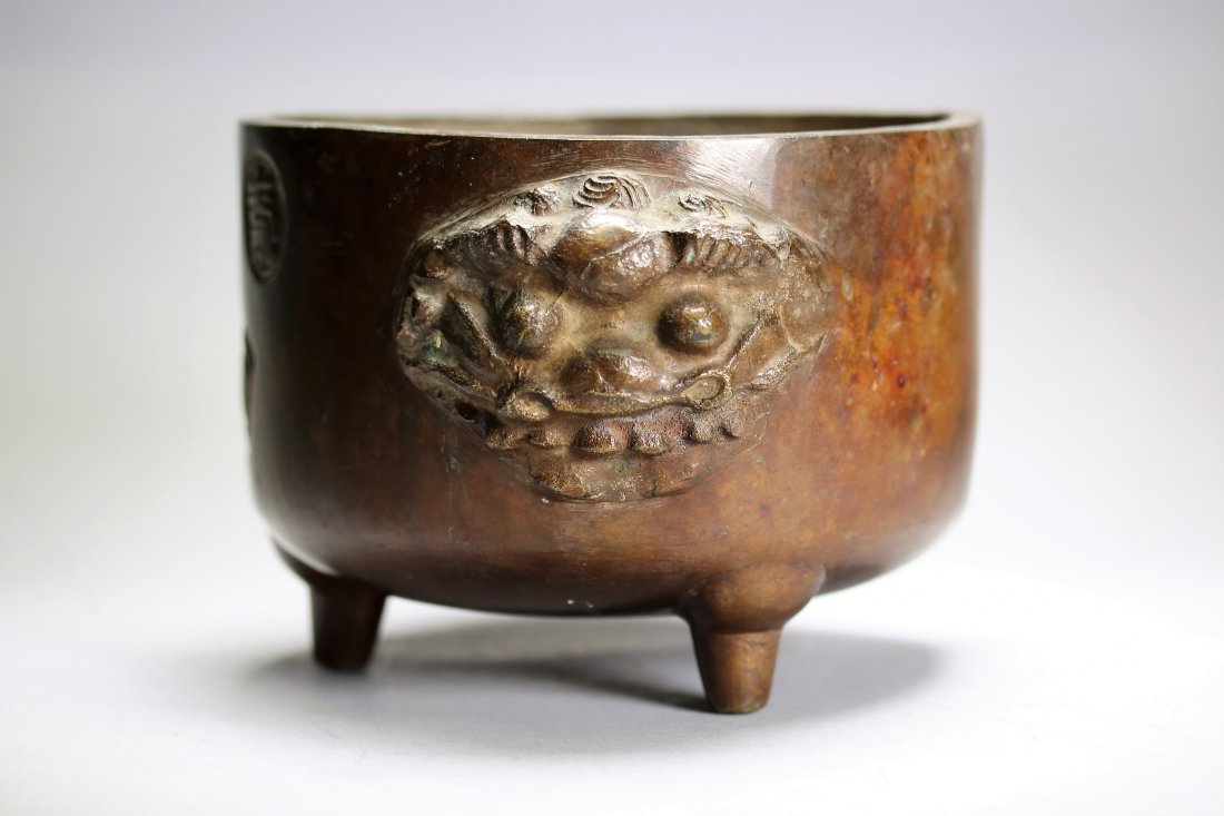 Bronze censor with lion motif handle (1 of 6)