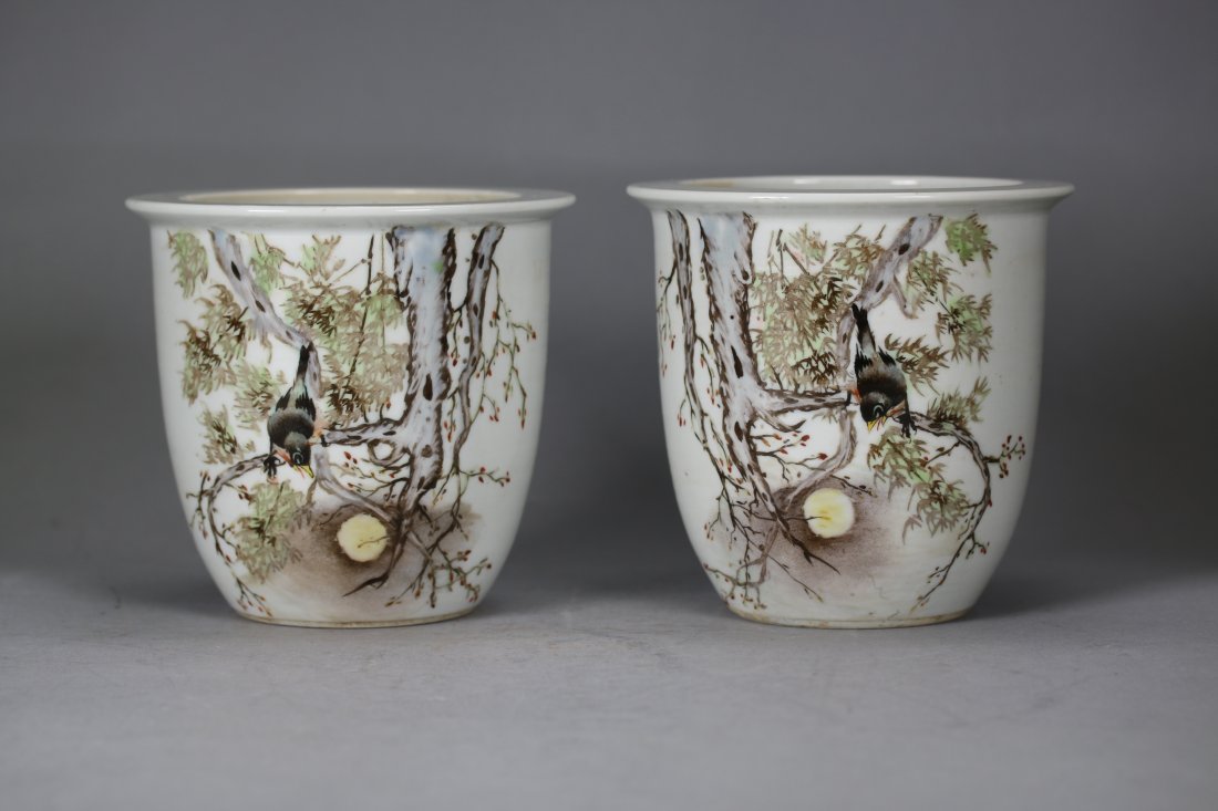 A Pair of Porcelain Vase (1 of 6)