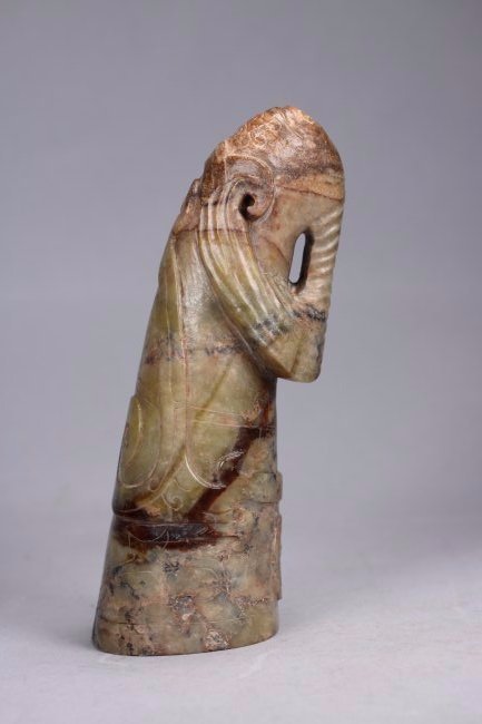 A CHINESE ARCHAISTIC JADE CARVING (1 of 7)