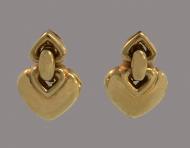 Bulgari, Puffed Drop Heart Earrings, 18k Yellow Gol: Designer: Bulgari Title: Puffed Drop Heart Earrings Medium: 18k Yellow Gold Length: 1 in. (2.54 cm)