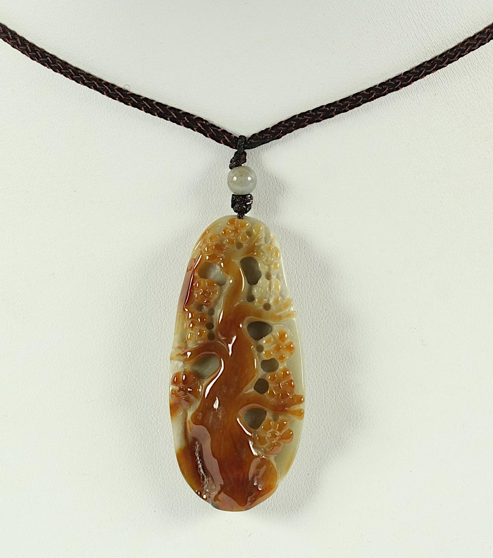 JADEANHÄNGER, Baum geschnitzt, L 5,2, an Textilband L (1 of 1)