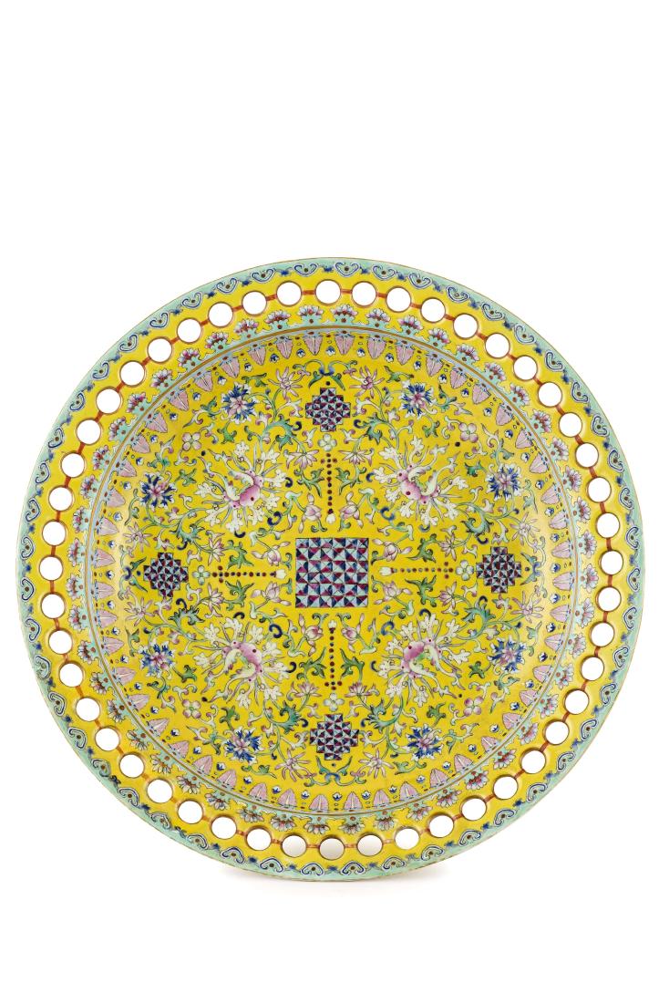 RARO E GRANDE PIATTO TRAFORATO IN PORCELLANA (1 of 4)