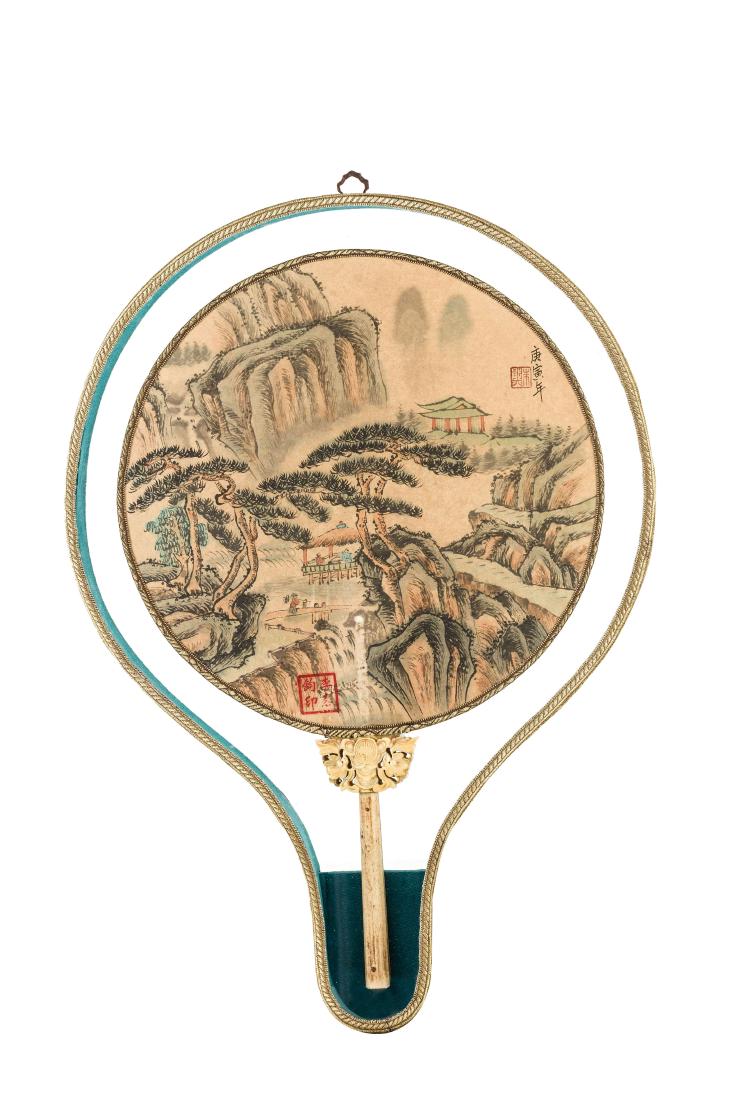 VENTAGLIO TONDO IN SETA DECORATO SUI DUE LATI, CINA, (1 of 2)