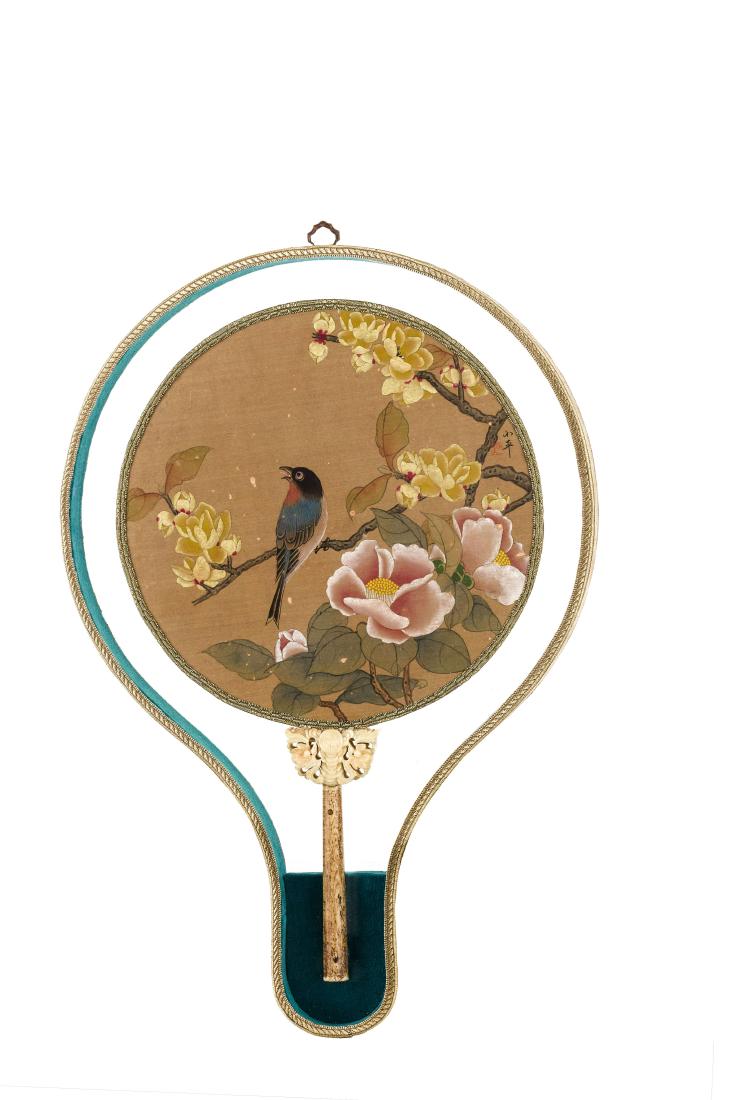 VENTAGLIO TONDO IN SETA DECORATO SUI DUE LATI, CINA, (1 of 2)