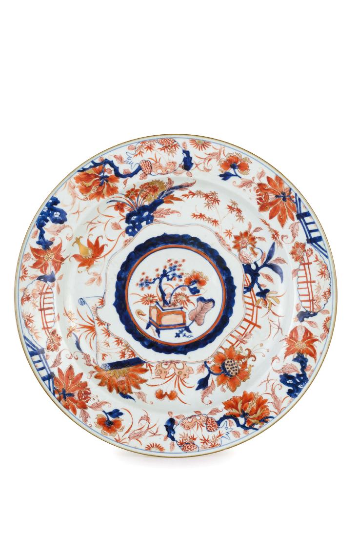 GRANDE PIATTO IN PORCELLANA IMARI, CINA, XVIII SECOLO, (1 of 2)