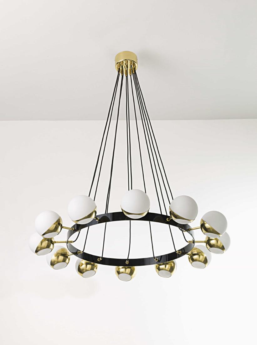 MANIFATTURA XXI SECOLO - A XXI CENTURY CEILING LAMP -: Lampada a sospensione. Ottone, metallo verniciato, vetro opalino satinato diametro cm 95