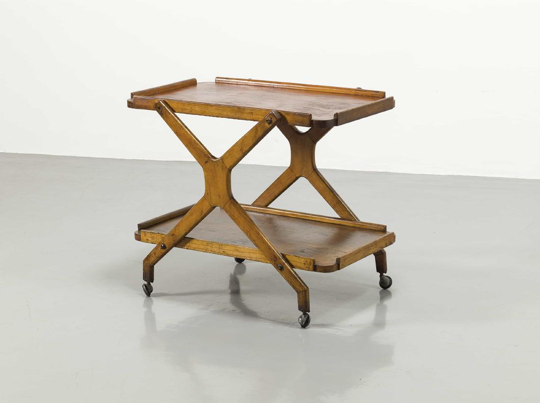 MANIFATTURA ITALIANA - AN ITALIAN TROLLEY -: Carrello porta vivande anni '50. Legno, ottone cm 63x72x47