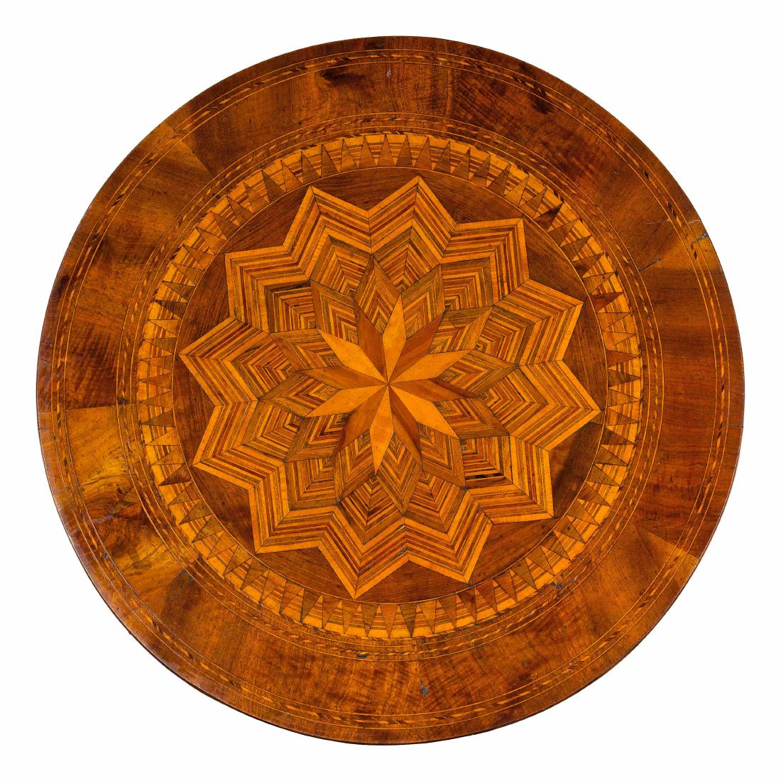 TAVOLINO DA CENTRO IMPIALLACCIATO IN LEGNI VARI, XIX (1 of 2)