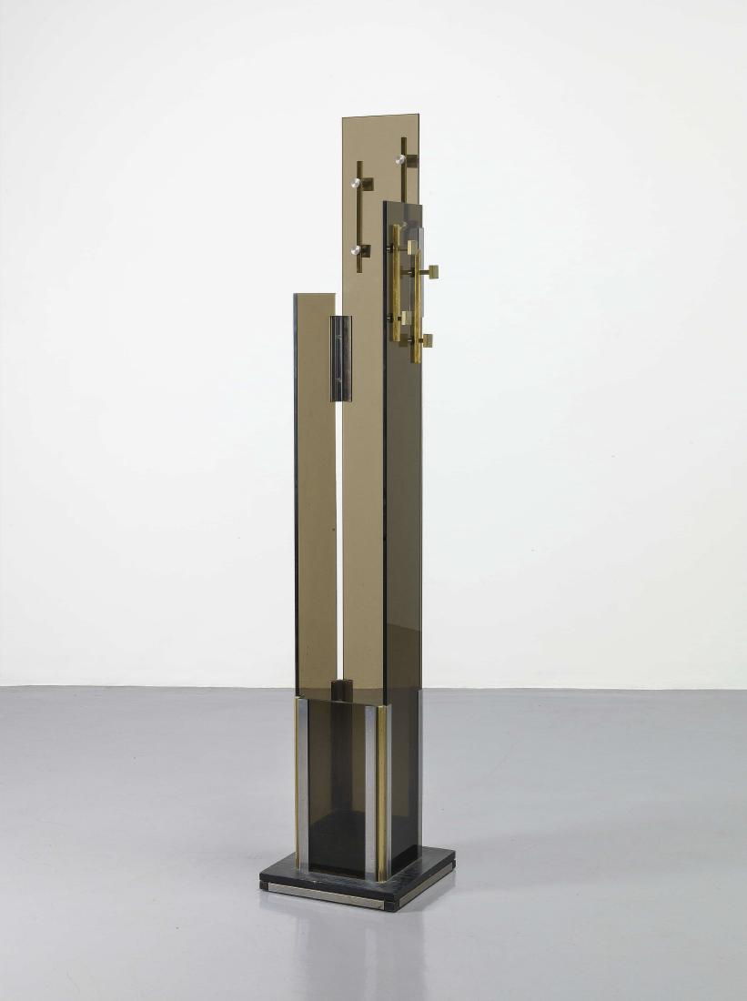 VECA: Appendi abiti anni '60. Cristallo molato, ottone nichelato - A COAT HANGER BY VECA altezza cm 175 diffetti