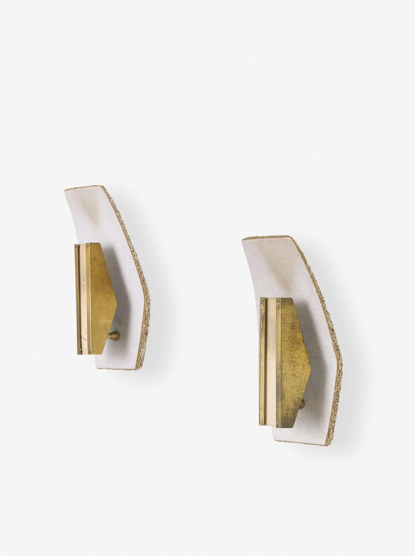 MANIFATTURA ITALIANA: Coppia di lampade da parete anni '50. Ceramica smaltata, ottone - A PAIR OF ITALIAN WALL LIGHTS cm 35x16x16 mancanze