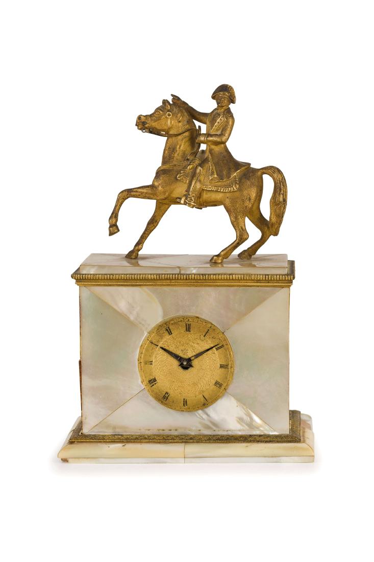 OROLOGIO DA APPOGGIO IN MADREPERLA E BRONZO, XX SECOLO (1 of 1)