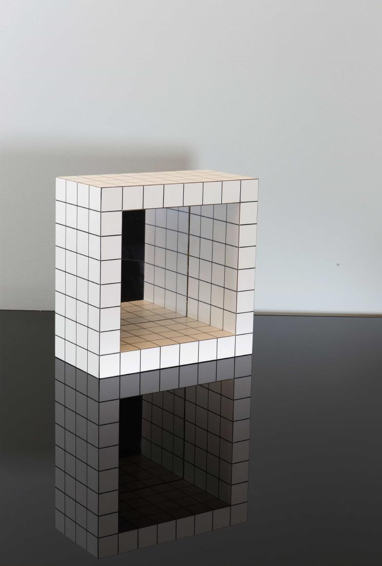 SUPERSTUDIO GROUP: 1966 - 1986 Specchio misuratore, 1976 Box in laminato print serigrafato e specchio, cm 24 x 24 x 12 Firmato e numerato su etichetta al retro Edizioni Plura, Milano Esemplare 92/500