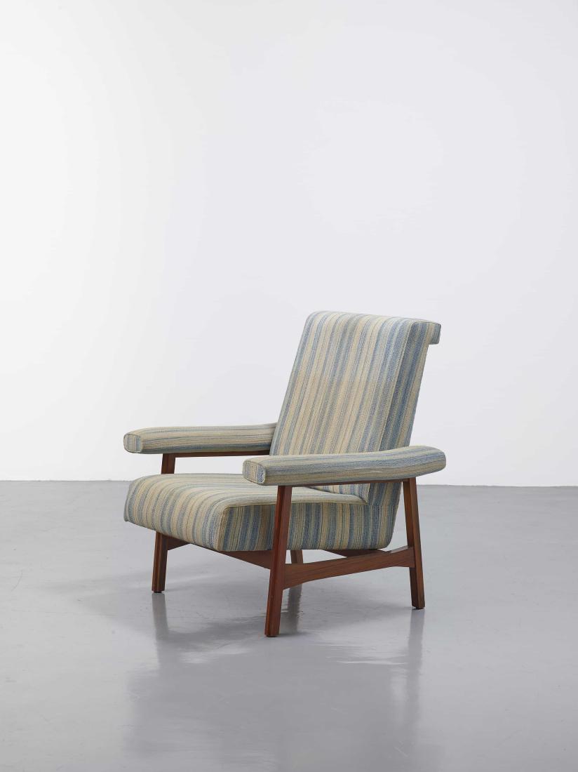 MANIFATTURA ITALIANA: Poltrona anni '60. Legno di teak, tessuto imbottito - AN ITALIAN ARMCHAIR cm 90x81x84