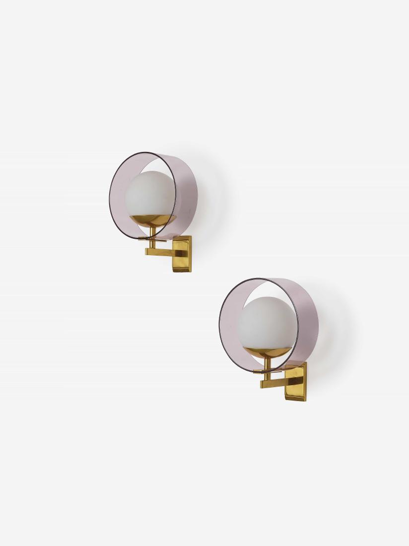 STILUX: Coppia di lampade da parete mod Labrador, anni '60. Ottone, perspex, vetro opalino satinatp - A PAIR OF WALL LIGHTS BY STILUX cm 24x20x16 Catalogo di produzione Stilux