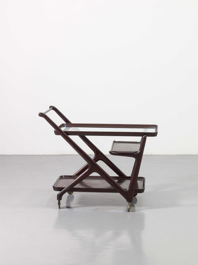 CASSINA: Carrello da servizio anni '50. Legno di noce, ottone, cristallo molato - A TROLLEY BY CASSINA cm 72x40x86