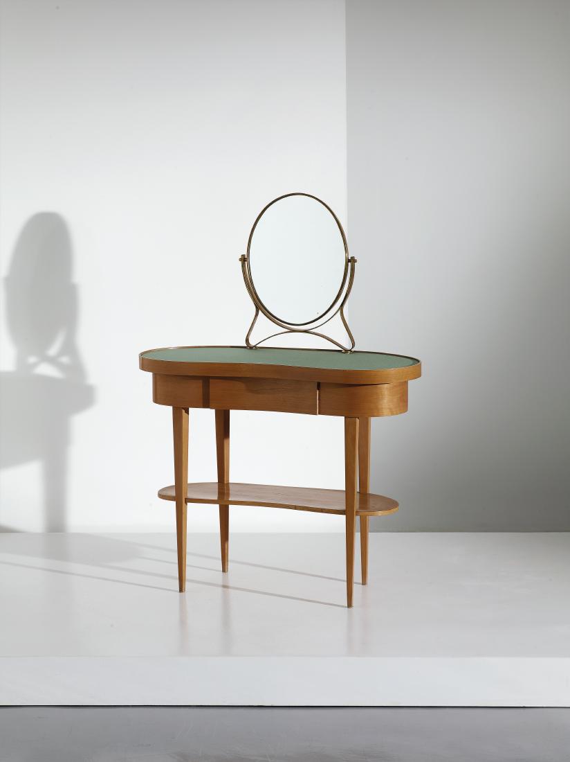 MELCHIORRE BEG A: Tolelette anni '50. Legno di noce, ottone, cristallo specchiato, stoffa - A VANITY BY M. BEGA cm 126x93x40 Provenianza arredi casa G. Bologna