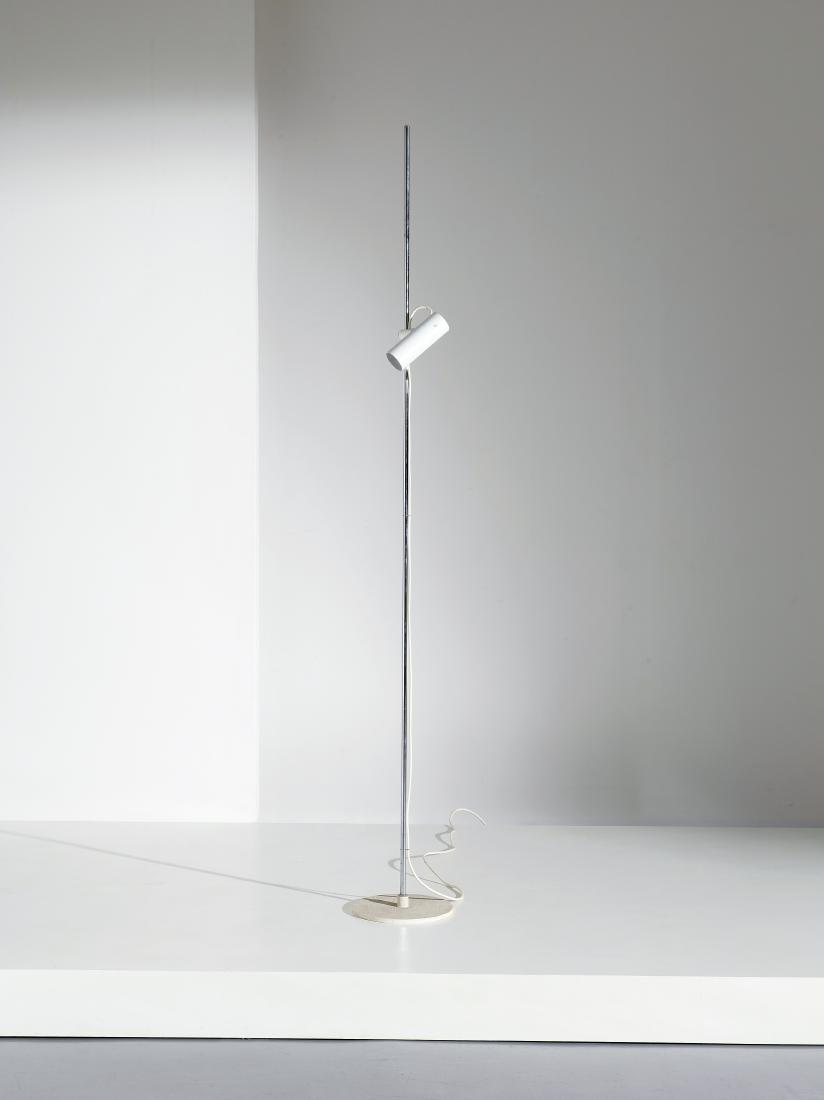 GINO SARFATTI: Lampada da terra mod. 1055/SP, Arteluce 1955. Ghisa vernicita, metallo cromato, alluminio verniciato - A FLOOR LAMP BY G. SARFATTI altezza cm 189 Catalogo di produzione Arteluce