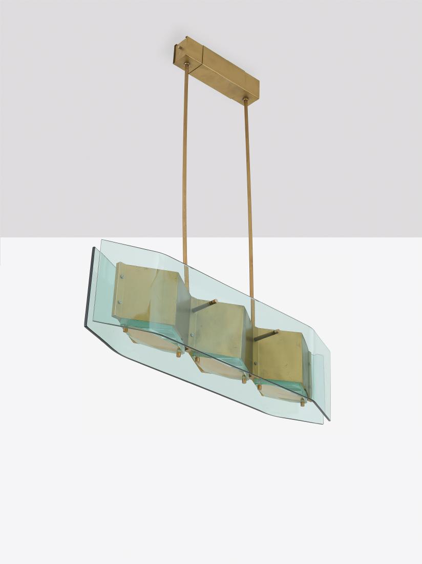 STILNOVO: Lampada a sospensione mod. 1274 anni '50. Ottone, cristallo coorato, cristallo molato - A CEILING LAMP BY STILNOVO cm 91x70x16 Etichetta dell manifattura; difetti Catalogo Stilnovo