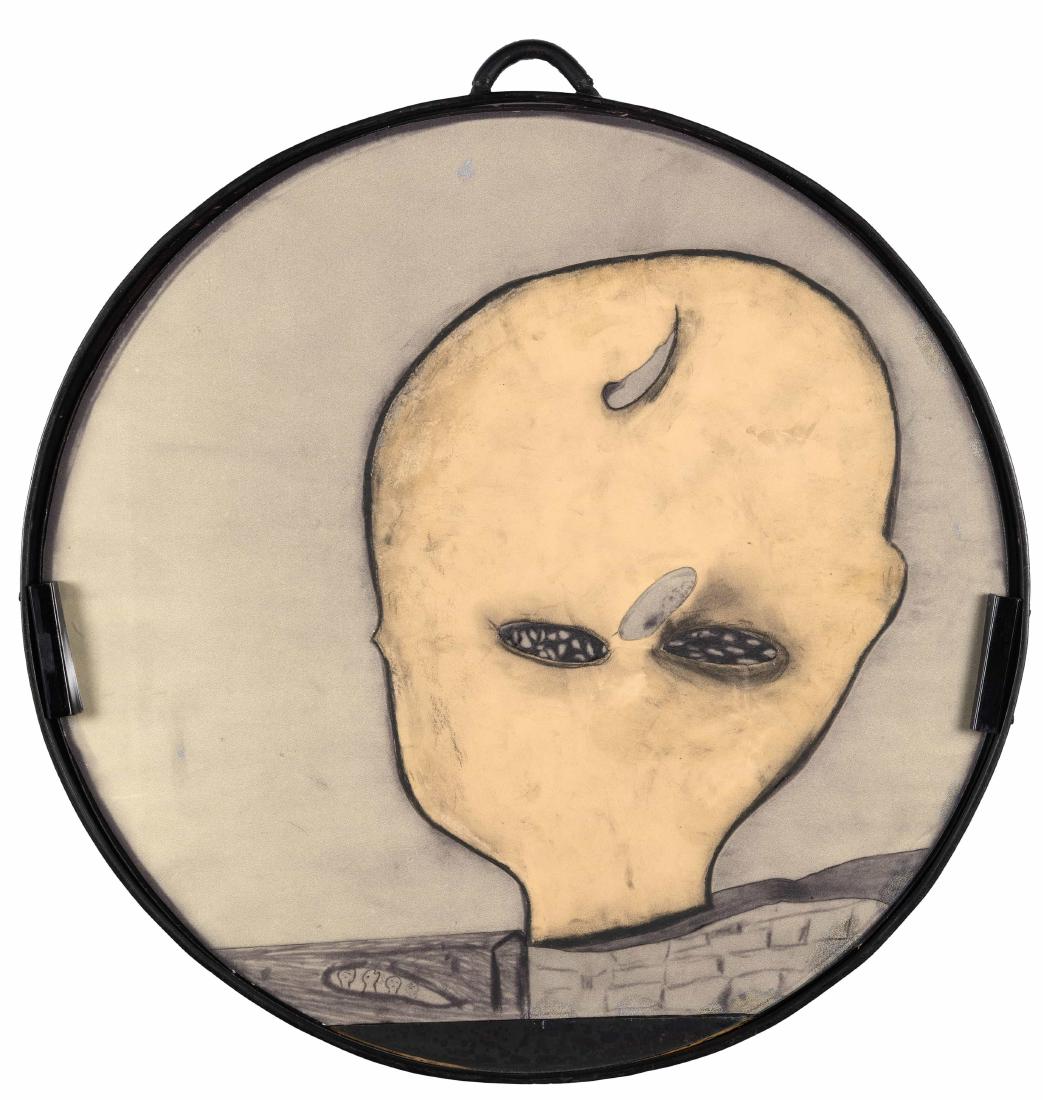 ENZO CUCCHI: Morro D'alba 1949 Senza Titolo, 1989 Collage, penna biro, matita e carboncino su carta, con supporto in legno e cornice in ferro, diam. cm 48,5 Firmato e datato sul retro Autentica su fotografia dell'