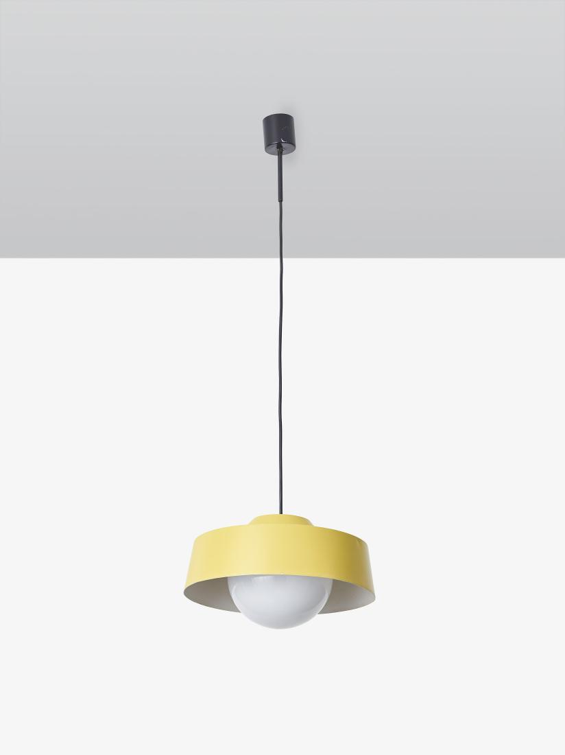 GINO SARFATTI: Lampada a sospensione modello n. 2085, Arteluce 1955. Metallo verniciato, alluminio verniciato, vetro opalino S. Severi, M. Romanelli, "Gino Sarfatti opere scelte", Cinisello Balsamo 2012, p. 471 diam