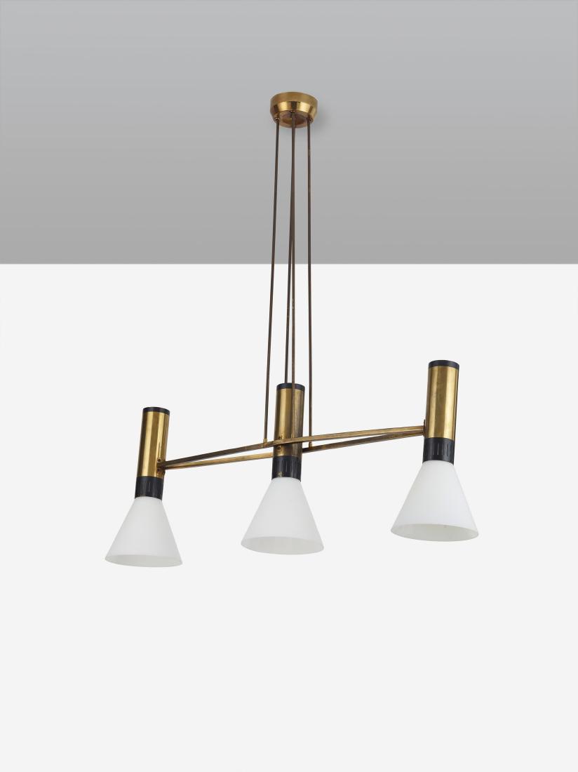 STILNOVO: Lampada a sospensione mod. 1273 anni '60. Ottone, vetro opalino satinato, alluminio verniciato Catalogo Stilnovo cm 124x106 A CEILING LAMP BY STILNOVO