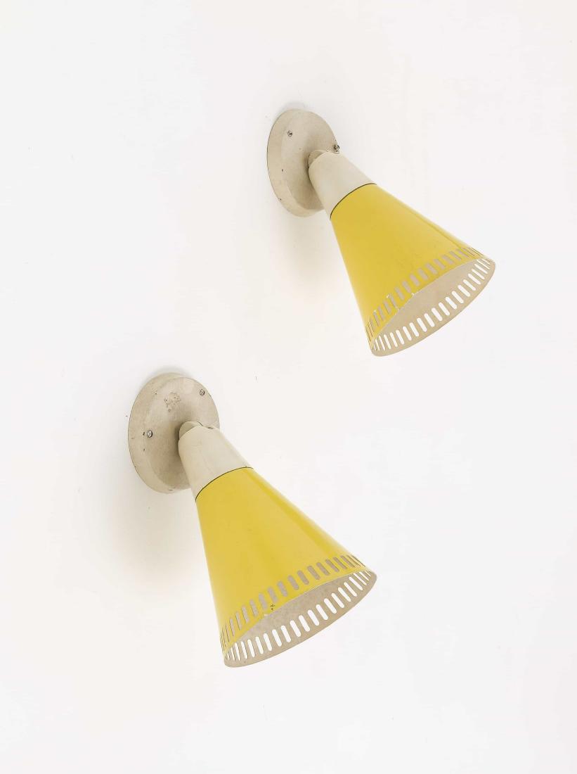 MANIFATTURA ITALIANA - 2: Coppia di lampade da parete anni '60. Alluminio verniciato cm 30x16 A PAIR OF ITALIAN WALL LIGHTS