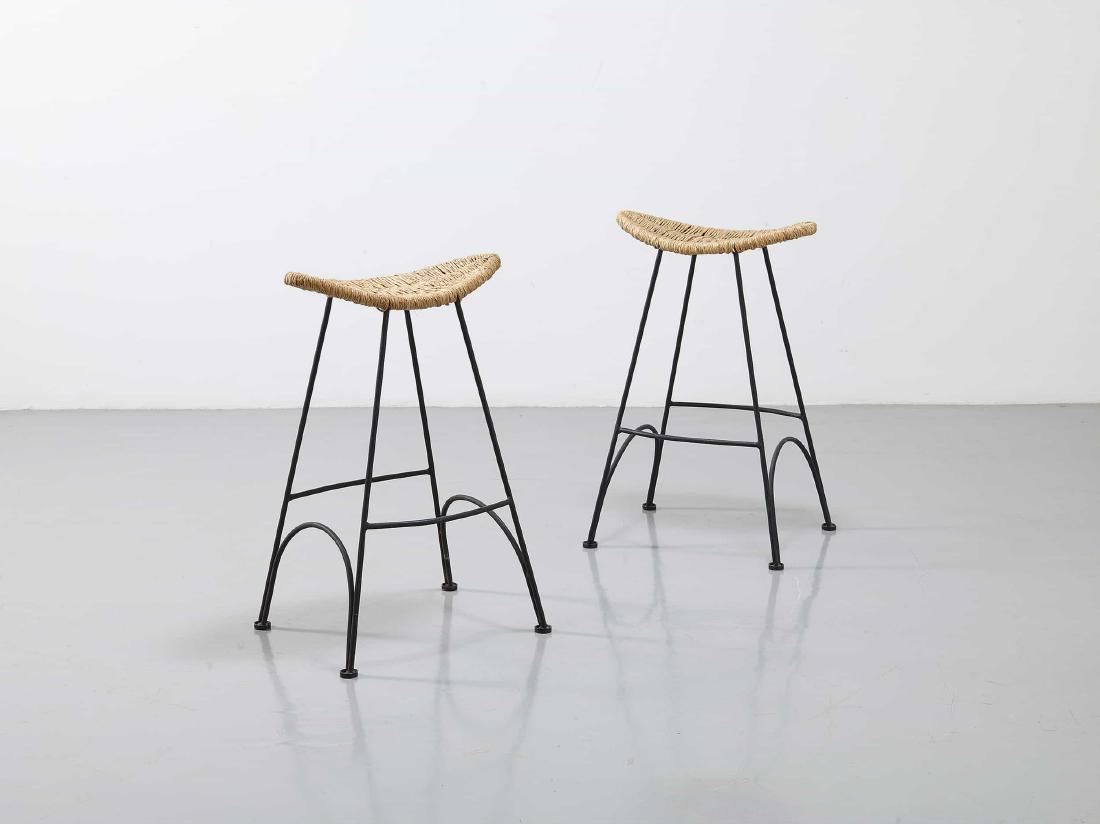 TOM DIXON - 2: Coppia di sgabelli mod. Banana, Cappellini anni '80. Metallo verniciato, paglia cm 80x50x42 A PAIR OF STOOLS BY T. DIXON