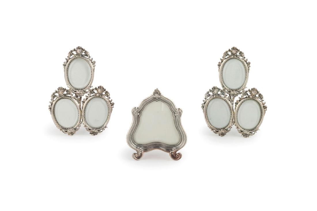 TRE PICCOLE CORNICI IN ARGENTO, MILANO, XX SECOLO,: ORAFO M. BUCCELLATI una coppia decorata con motivi naturalistici ed una a volute- usure Alt. cm 15, larg. cm 10,5 e alt. cm 11, larg. cm 9 THREE SMALL ITALIAN SILVER PHOTO FRAMES, MILAN, 20TH CENTURY,