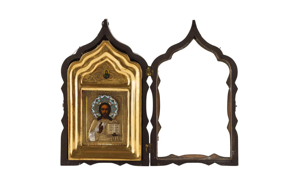 ICONA RAFFIGURANTE CRISTO CON RIZA IN ARGENTO: PARZIALMENTE DORATO E SMALTI CON CUSTODIA IN LEGNO, MOSCA, 1896-1908 tempera su tavola- restauri e mancanze cm 19x10 (scatola cm 38x20) A RUSSIAN ICON OF 'CHRIST' WITH PARCEL SILVER-GILT AND CLOISONN�