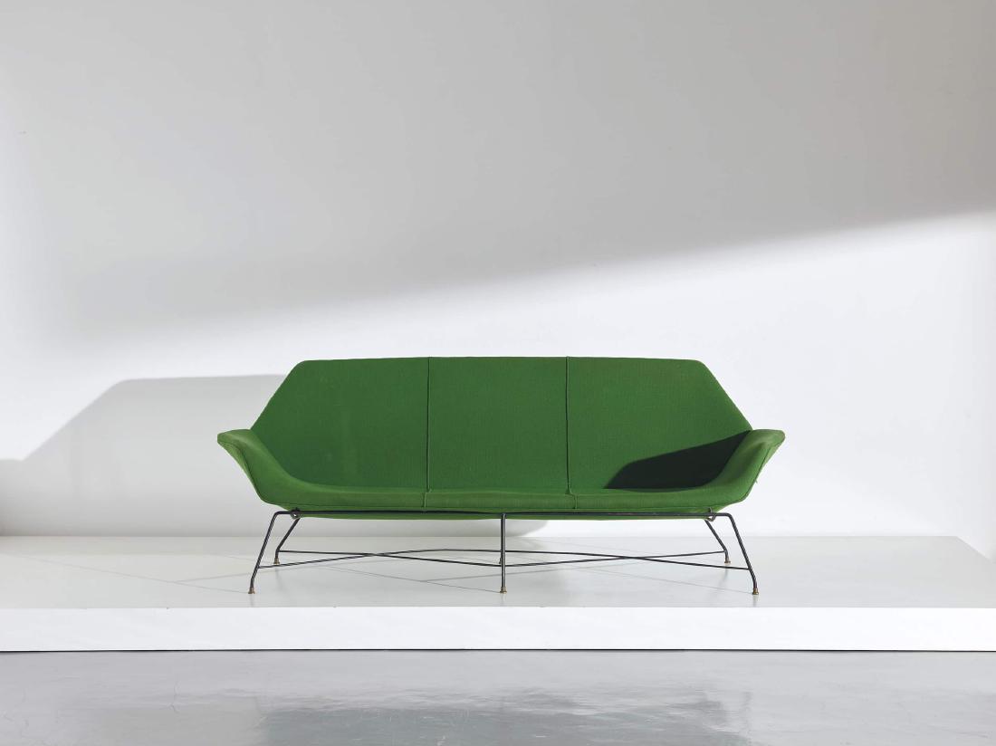 AUGUSTO BOZZI: Divano. Tubolare metallico smaltato, ottone, tessuto imbottito. Produzione Fratelli Saporiti anni '50. cm 78x210x70 PubblicitÃ d'epoca Saporiti A SOFA BY A. BOZZI